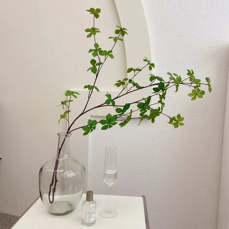 Pakabukas Laikrodis Modeliavimas Žalieji Augalai Bonsai Raudonmedžio Lapų Baldai Gyvenamasis Kambarys Su Minkšta Apdaila Modeliavimas Gėlių Fotografija 5